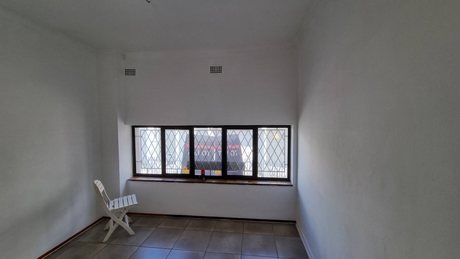 To Let Commercial Property for Rent in Woodstock Western Cape